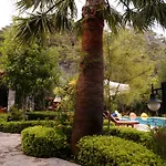 Dalos Hotel