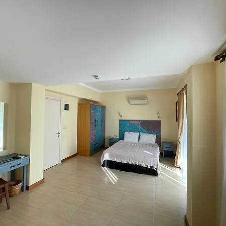 Dalos Hotel