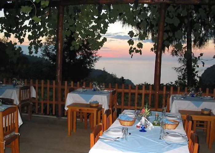 ホテル Dalos ギョジェク